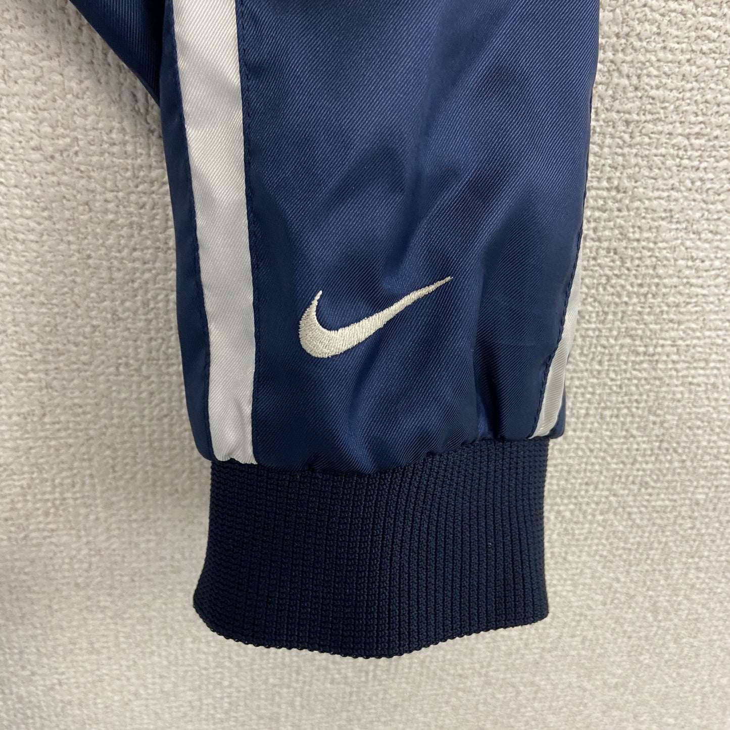 00s　NIKE　ナイキ　トラックジャケット/ジャージ　スウッシュ　刺繍ロゴ　ラグランスリーブ　紺　ネイビー　Lサイズ