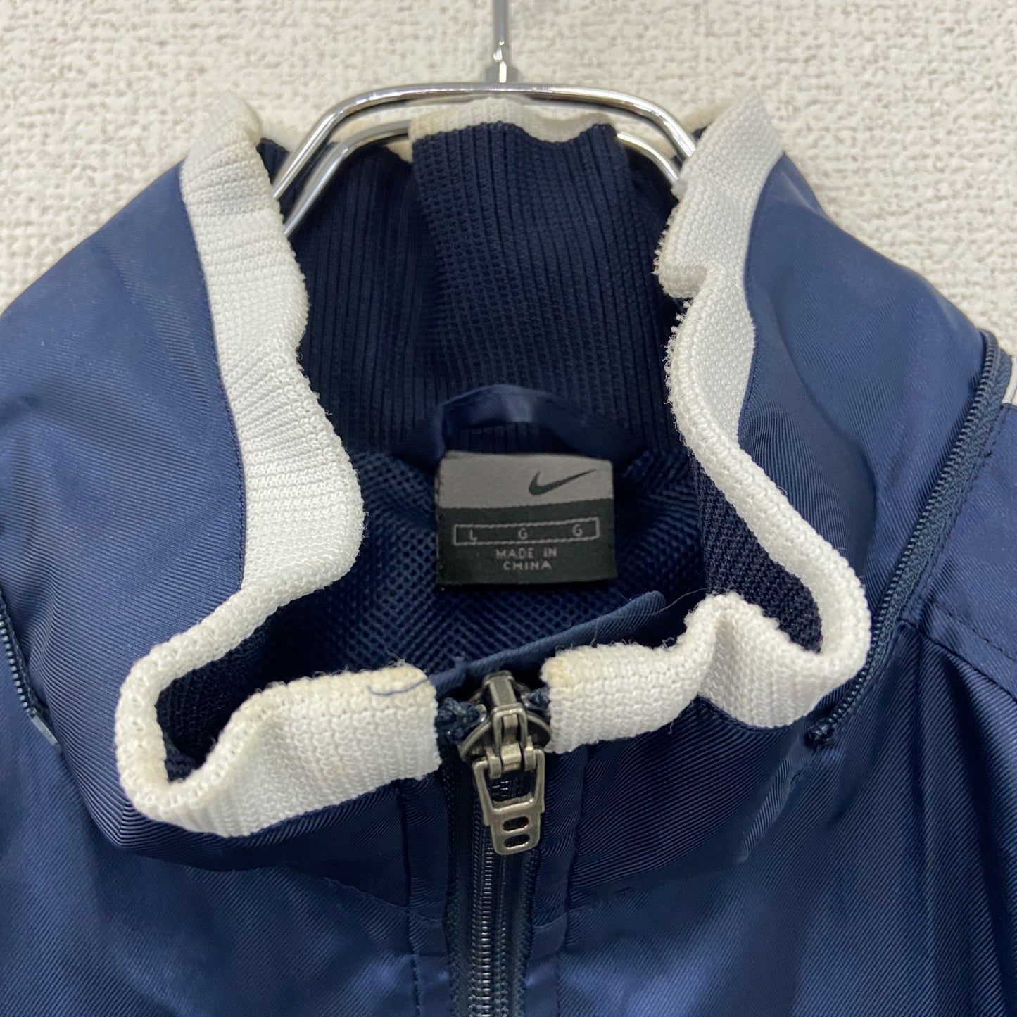 00s　NIKE　ナイキ　トラックジャケット/ジャージ　スウッシュ　刺繍ロゴ　ラグランスリーブ　紺　ネイビー　Lサイズ