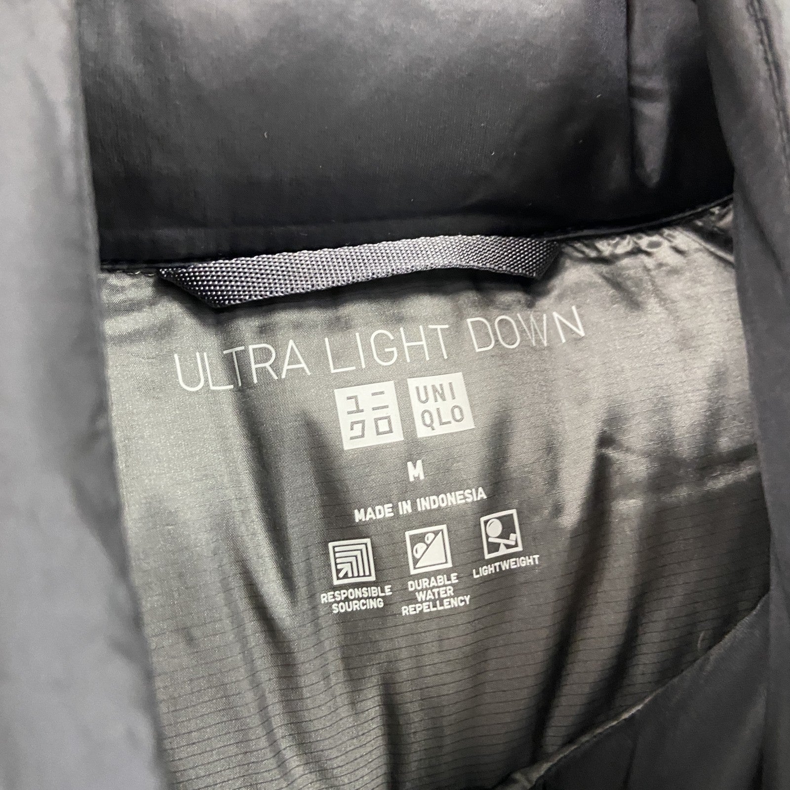UNIQLO　ユニクロ　ウルトラライトダウンベスト　ダウン90%　黒　ブラック　Mサイズ