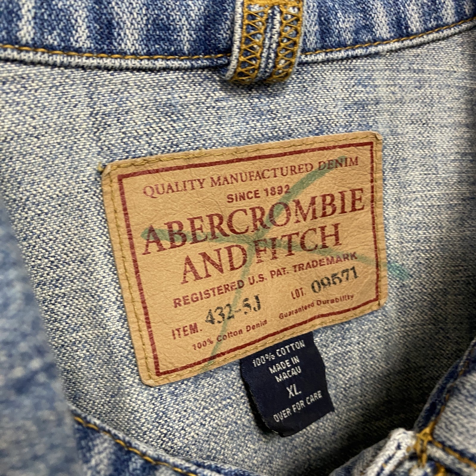 ABERCROMBIE AND FITCH　アバクロ　デニムジャケット/Gジャン　インディゴ　XLサイズ