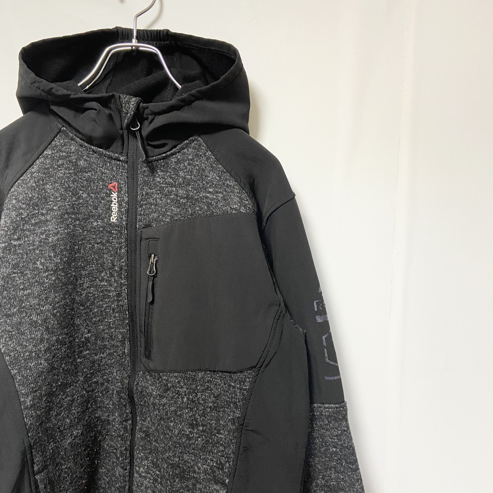 古着 used　Reebok リーボック　長袖ジップパーカー　アウター　ブラック　グレー　ビックシルエット　XLサイズ