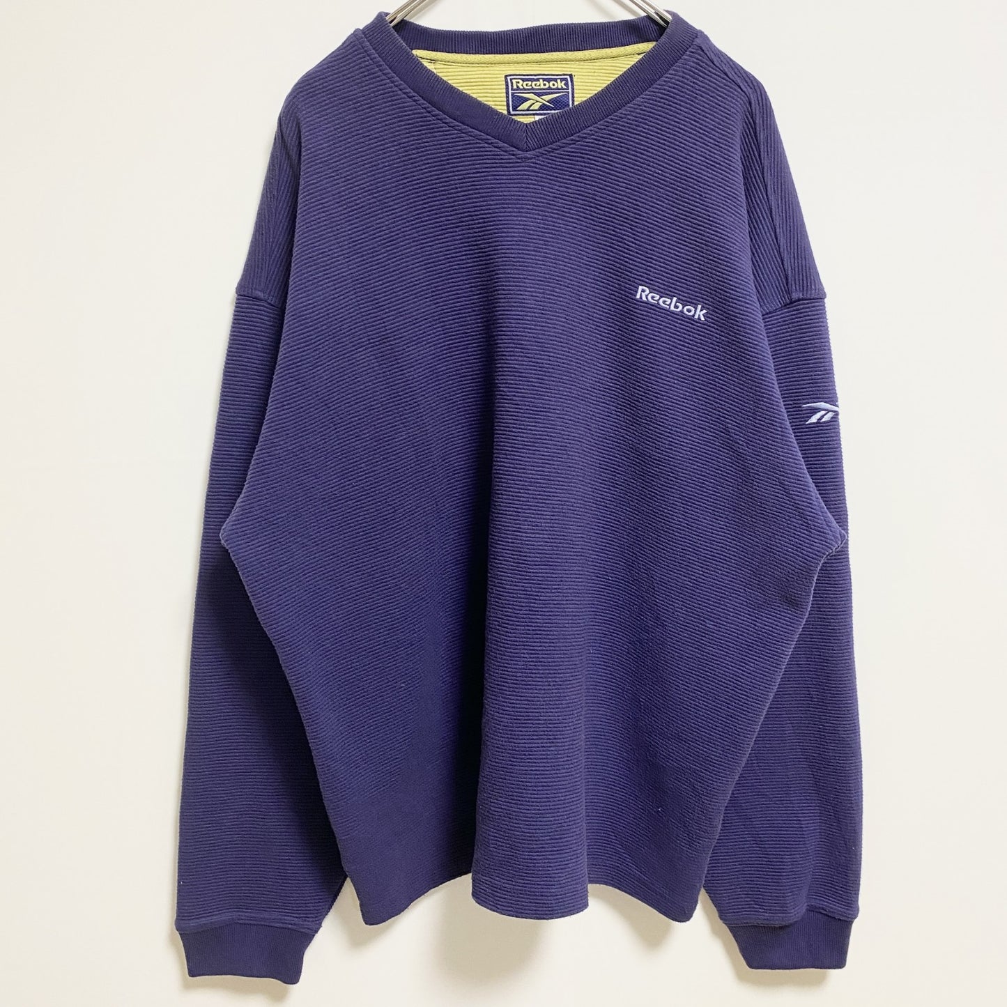 古着 used　Reebok　リーボック　長袖Vネックスウェット　トレーナー　ロゴ刺繍　ネイビー　ビッグシルエット　XLサイズ