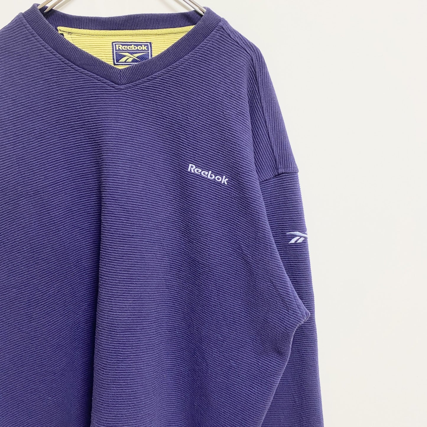 古着 used　Reebok　リーボック　長袖Vネックスウェット　トレーナー　ロゴ刺繍　ネイビー　ビッグシルエット　XLサイズ