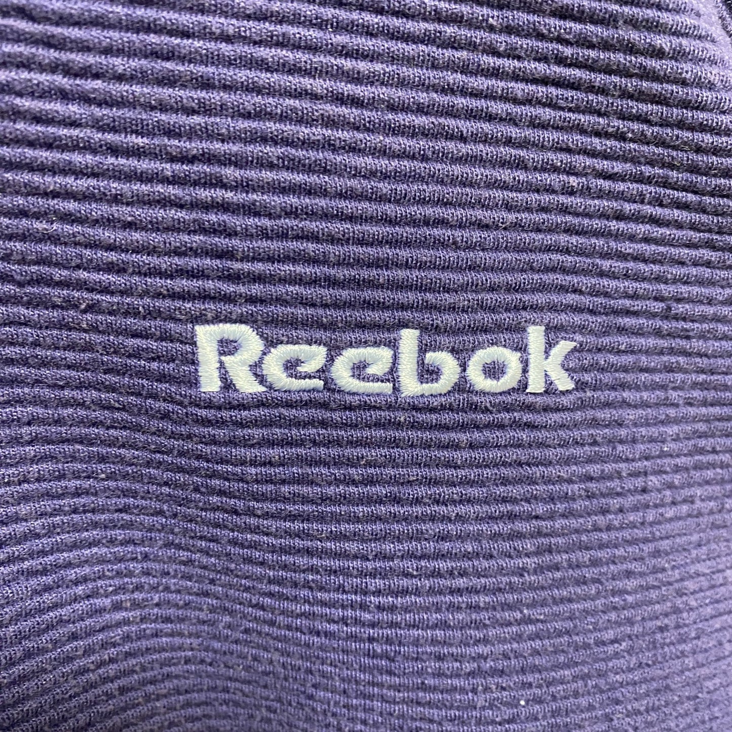 古着 used　Reebok　リーボック　長袖Vネックスウェット　トレーナー　ロゴ刺繍　ネイビー　ビッグシルエット　XLサイズ