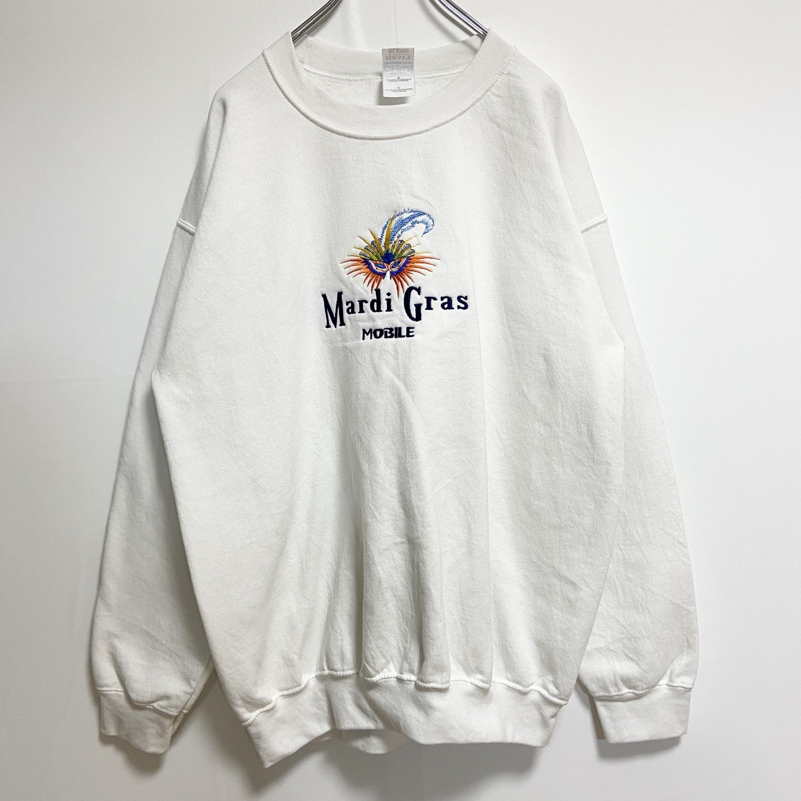 古着 used　00s　GILDAN　長袖刺繍デザインスウェット　トレーナー　Mardi Gras　白　ヴィンテージ　Lサイズ