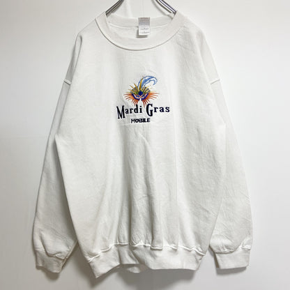 古着 used　00s　GILDAN　長袖刺繍デザインスウェット　トレーナー　Mardi Gras　白　ヴィンテージ　Lサイズ