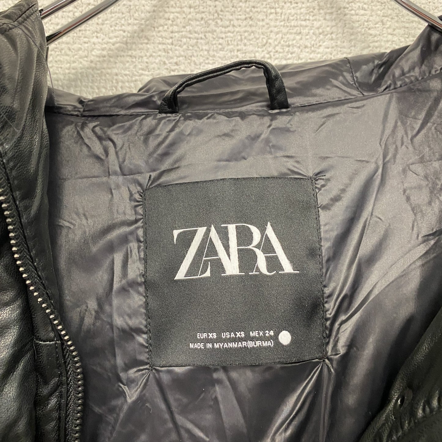 ZARA　ザラ　フェイクレザーベスト　中綿入り　黒　ブラック　XSサイズ