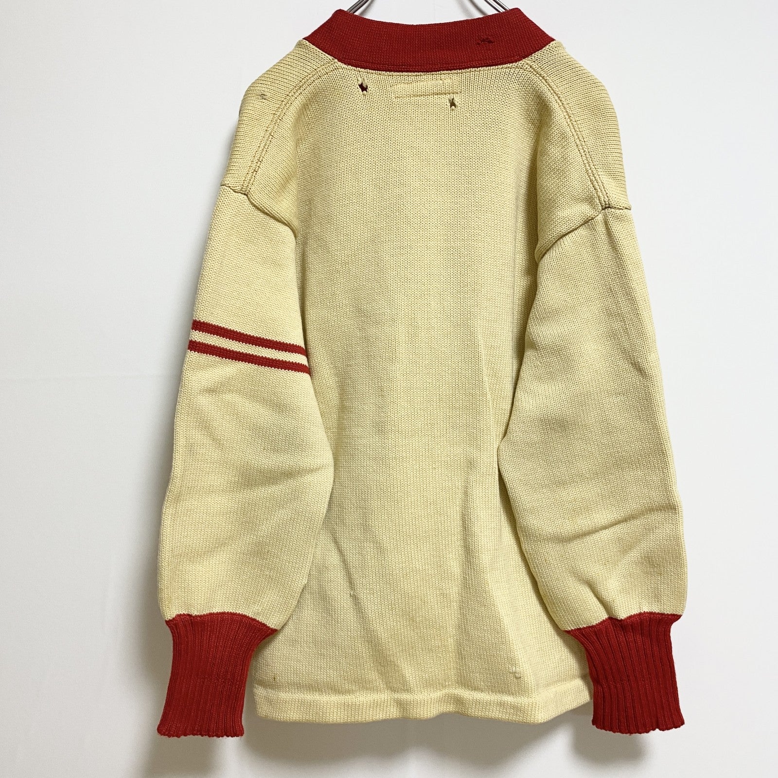 古着 used　長袖ニットレタードカーディガン　セーター　Vネック　ワッペン　黄色　ベージュ　ヴィンテージ　vintage　秋冬服