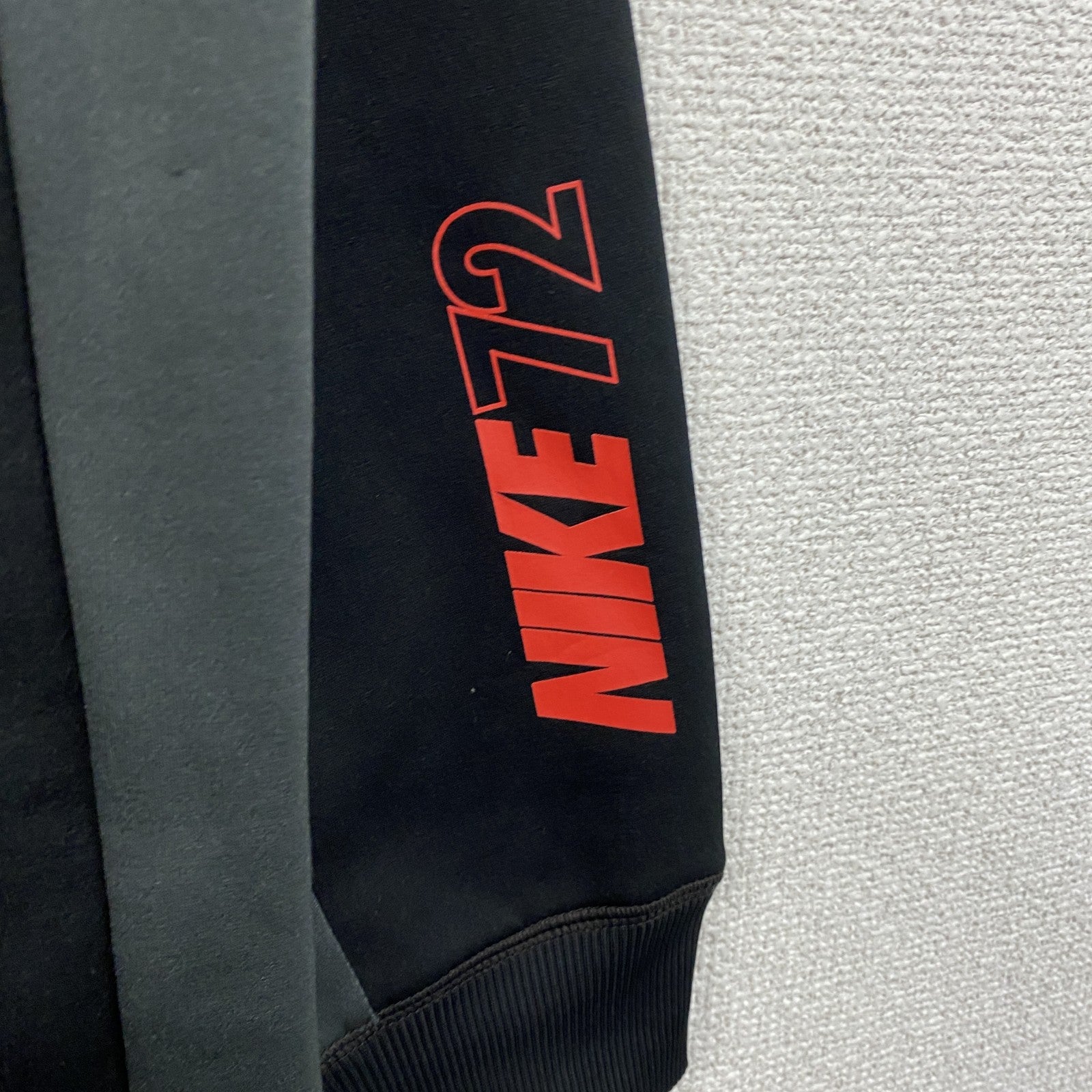 NIKE　ナイキ　トラックジャケット/ジャージ　黒　ブラック　Lサイズ