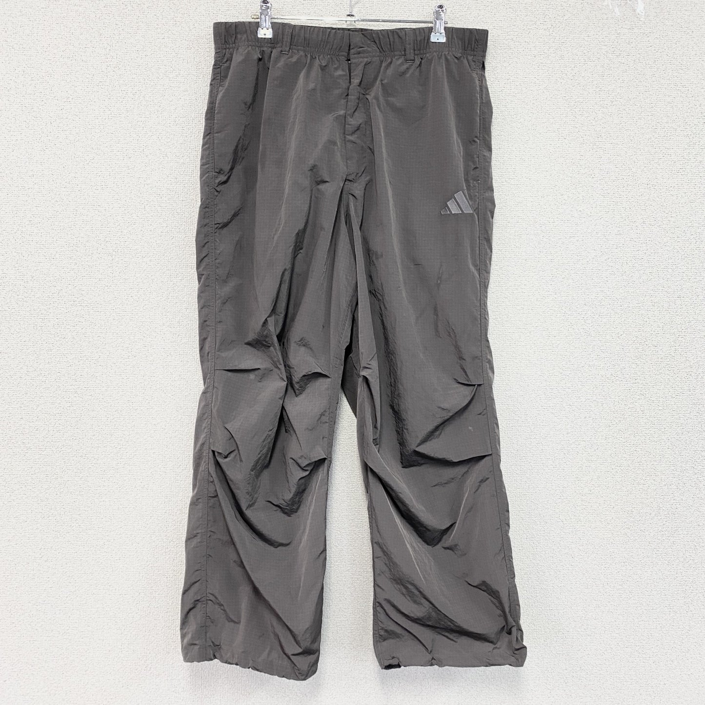 adidas　アディダス　ナイロンパンツ　グレー　XLサイズ