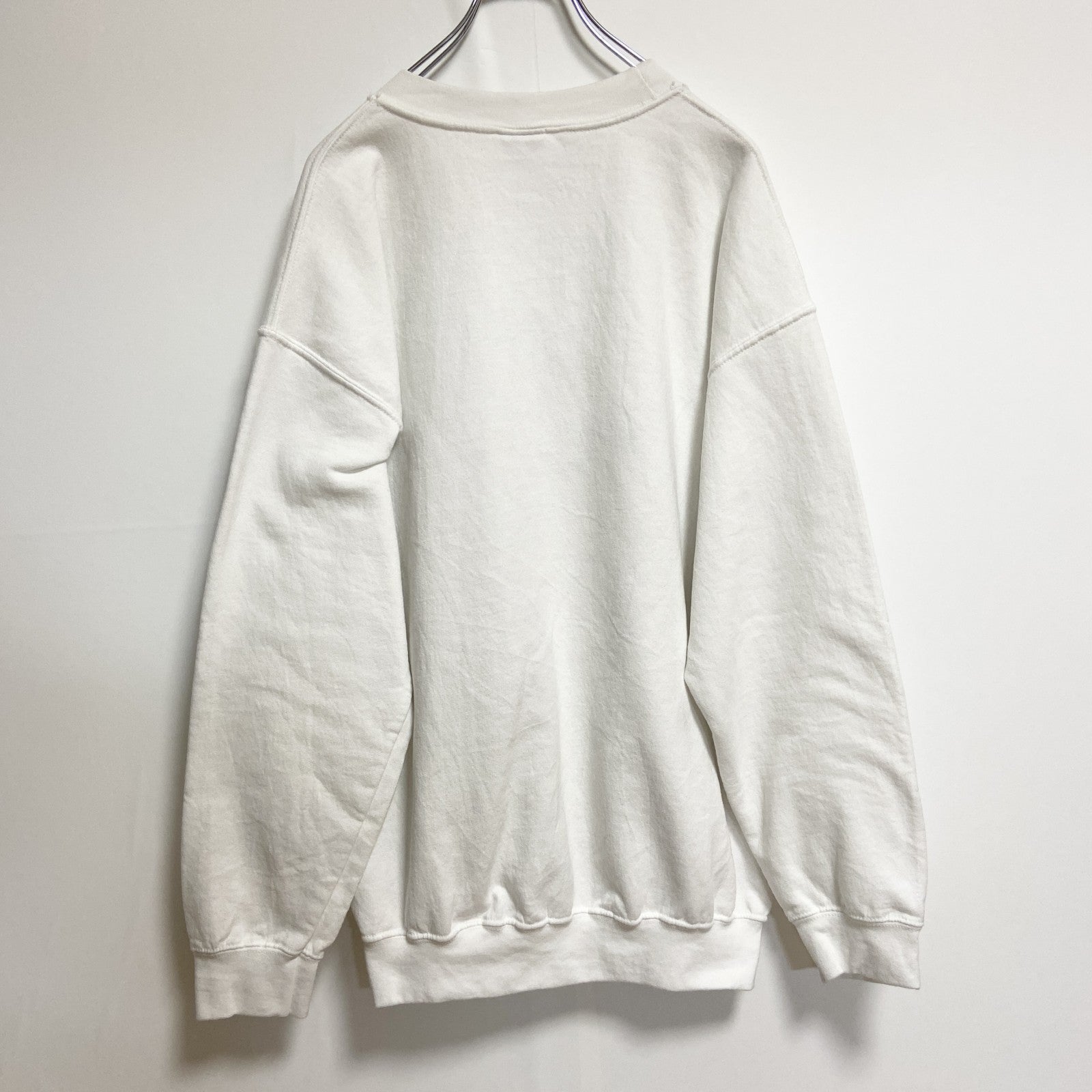 古着 used　00s　GILDAN　長袖刺繍デザインスウェット　トレーナー　Mardi Gras　白　ヴィンテージ　Lサイズ