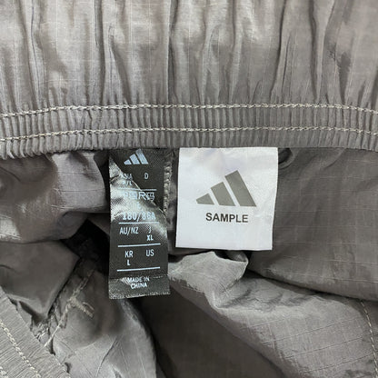 adidas　アディダス　ナイロンパンツ　グレー　XLサイズ