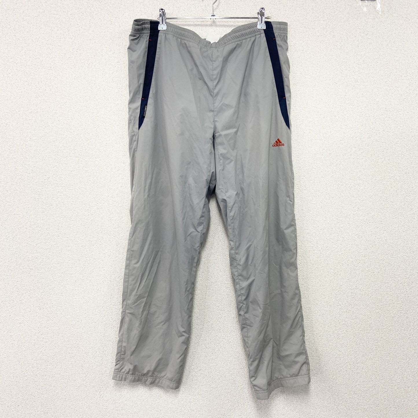adidas　アディダス　CLIMAPROOF　クライマプルーフ　トラックパンツ　刺繡ロゴ　グレー　Lサイズ