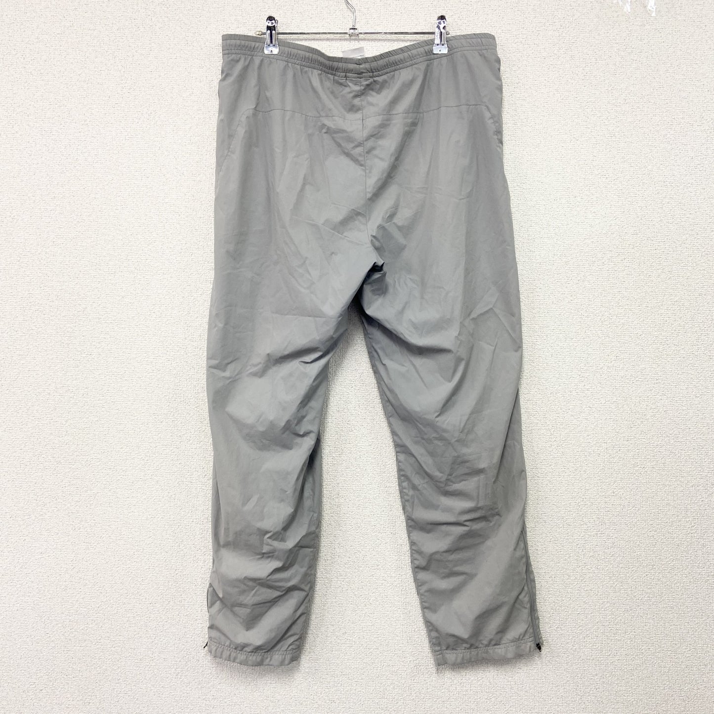 adidas　アディダス　CLIMAPROOF　クライマプルーフ　トラックパンツ　刺繡ロゴ　グレー　Lサイズ