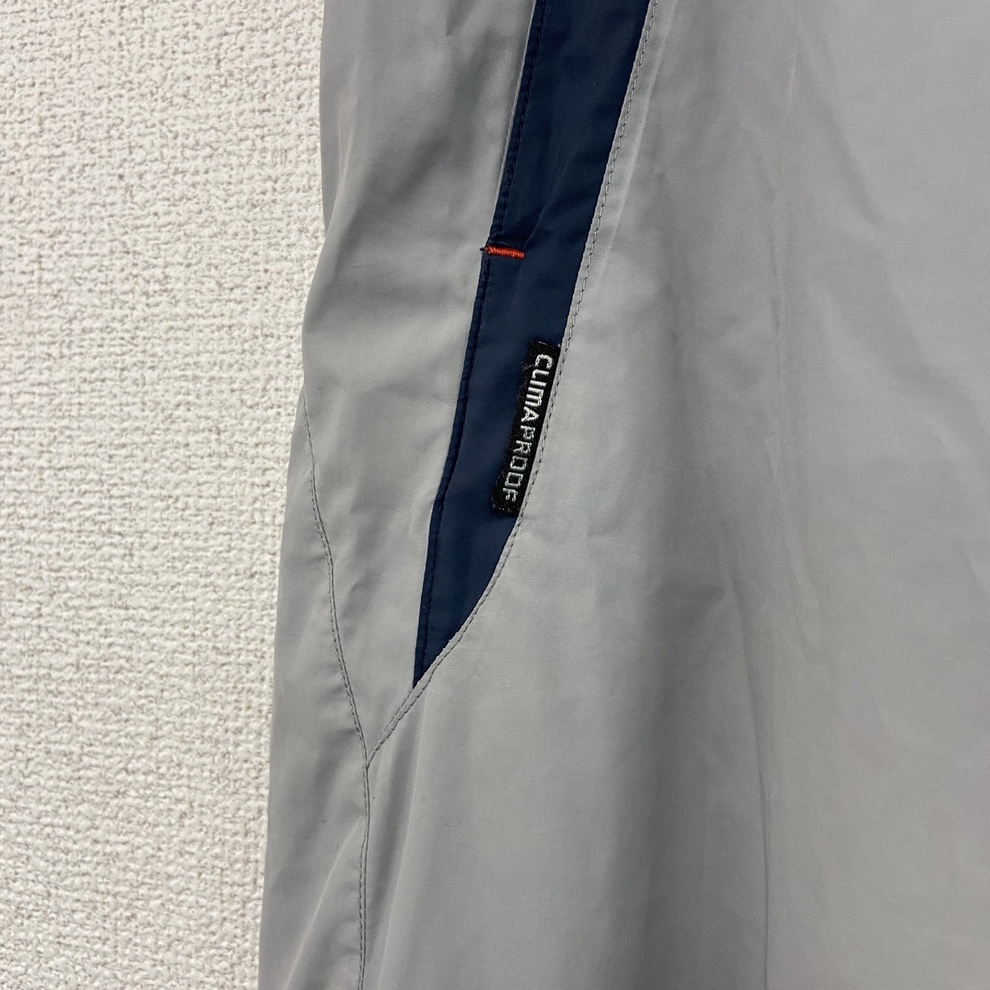 adidas　アディダス　CLIMAPROOF　クライマプルーフ　トラックパンツ　刺繡ロゴ　グレー　Lサイズ