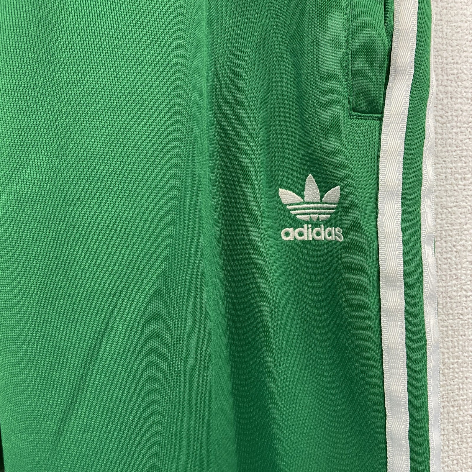 adidas　アディダス　スウェットパンツ　パフォーマンスロゴ　刺繍ロゴ　緑　グリーン　Mサイズ