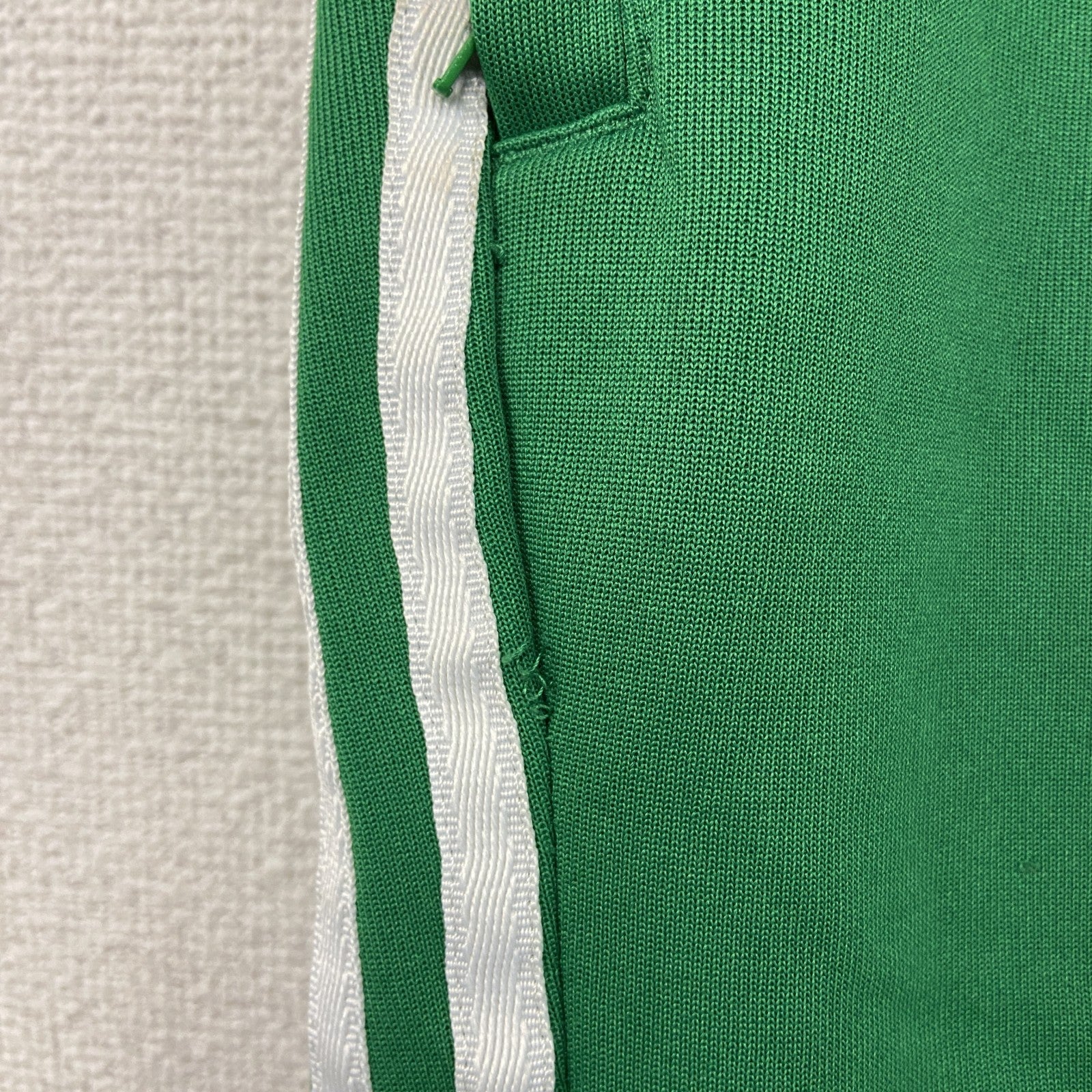 adidas　アディダス　スウェットパンツ　パフォーマンスロゴ　刺繍ロゴ　緑　グリーン　Mサイズ