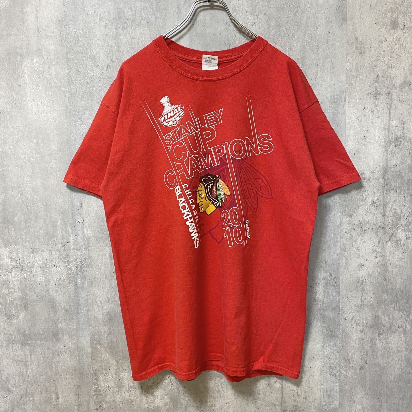 古着 used　GILDAN　ギルダン　シカゴブラックホークス　半袖プリントTシャツ　赤　アイスホッケー　Lサイズ