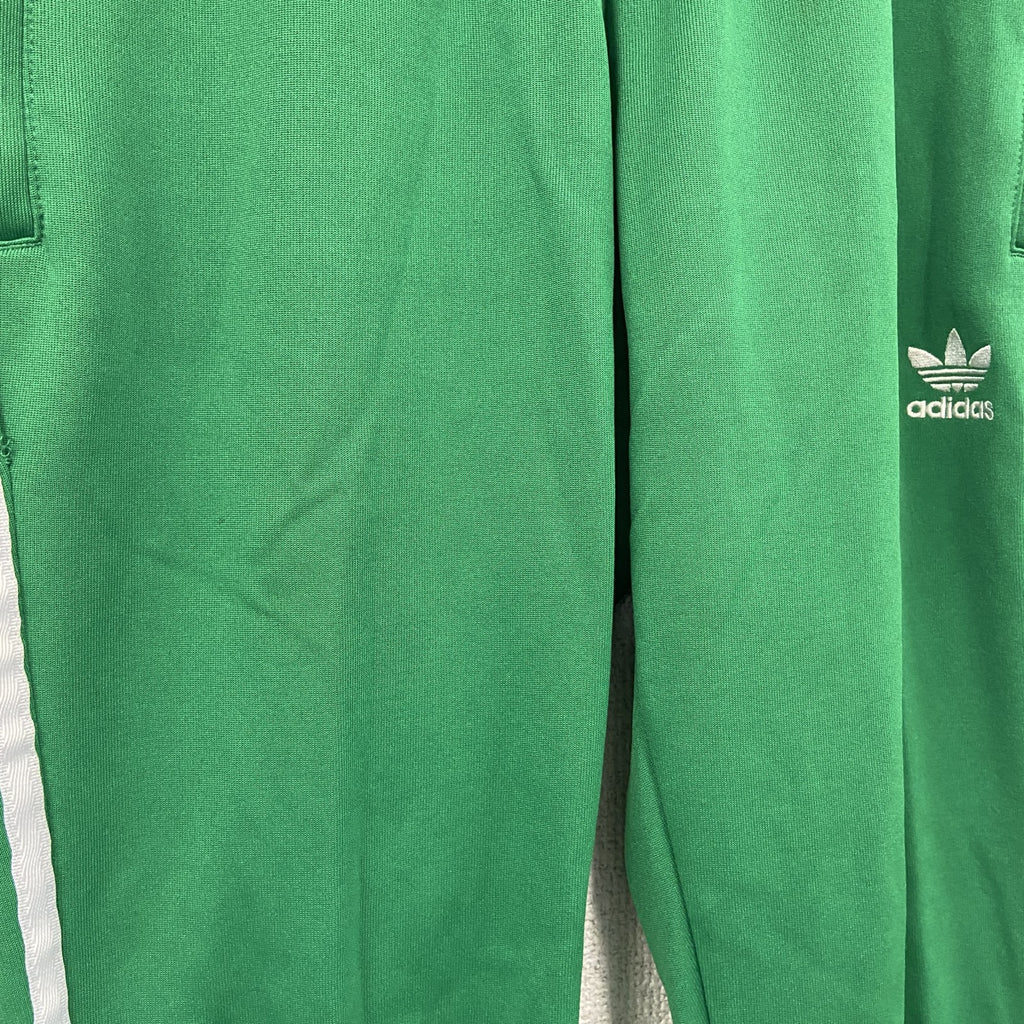 adidas　アディダス　スウェットパンツ　パフォーマンスロゴ　刺繍ロゴ　緑　グリーン　Mサイズ