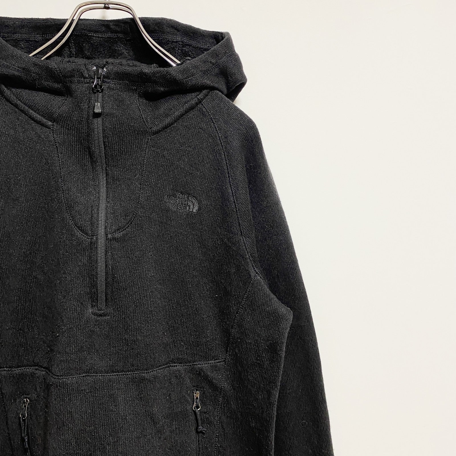 THE NORTH FACE　ノースフェイス　ハーフジップパーカー　プルオーバー　ワンポイント刺繡　黒　Mサイズ