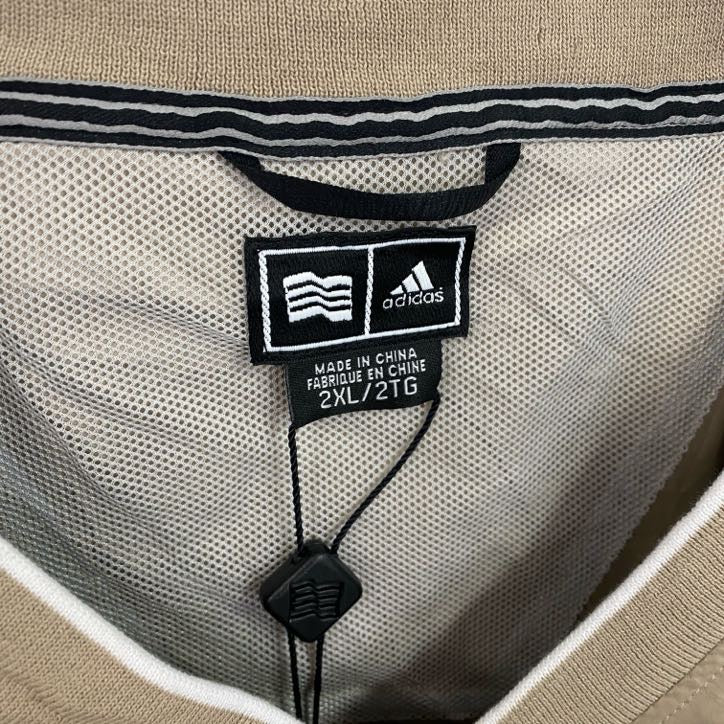 adidas　アディダス　プルオーバーナイロンジャケット　タグ付き　ベージュ　2XLサイズ