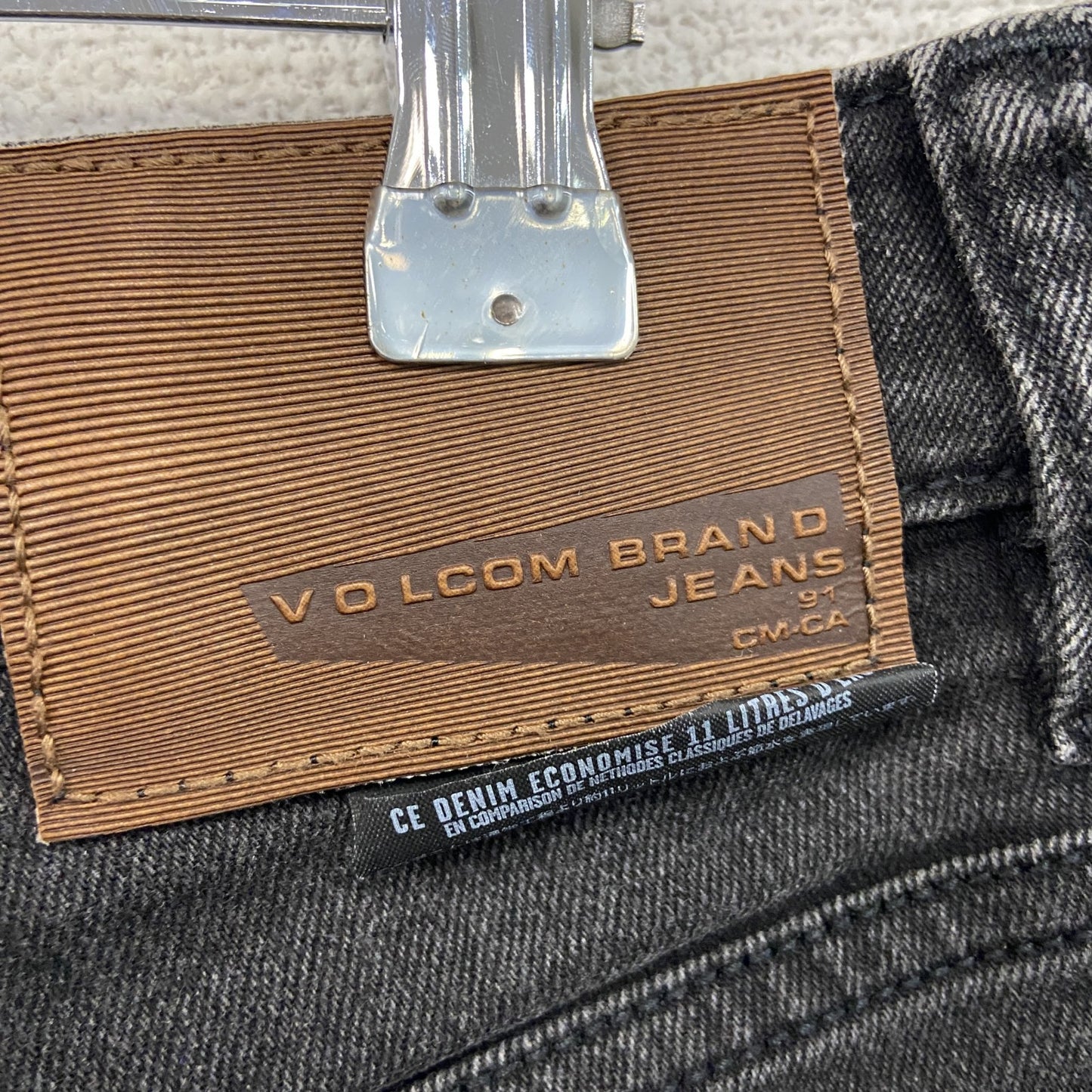VOLCOM　ボルコム　ブラックデニムパンツ/ジーンズ　ジップフライ　黒　ブラック