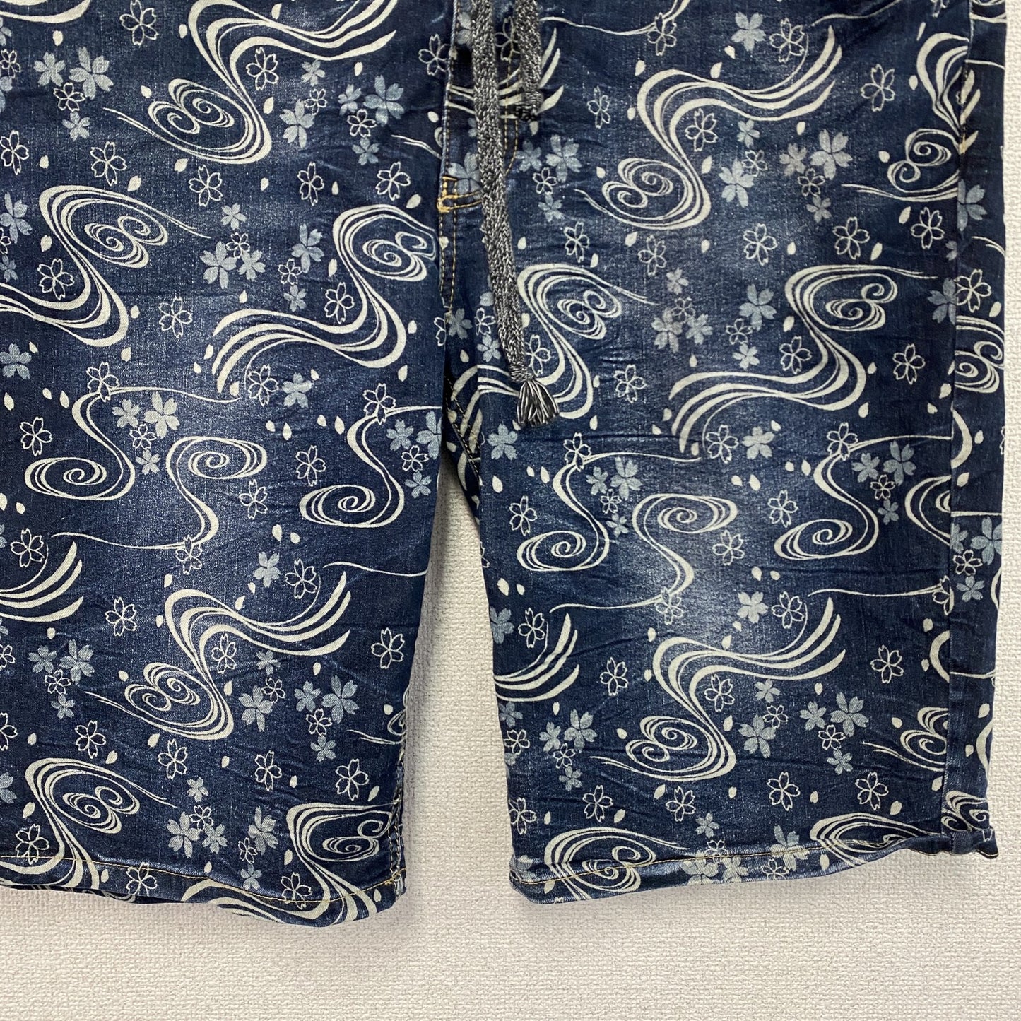 デニムハーフパンツ/ジーンズ　ジップフライ　和柄　桜　渦巻　インディゴ　5Lサイズ