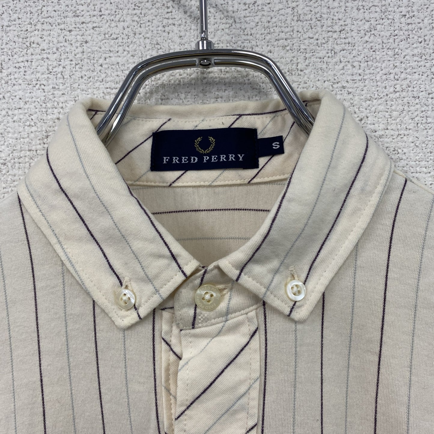 FRED PERRY　フレッドペリー　長袖ボタンダウンシャツ　ストライプ　ベージュ　Sサイズ
