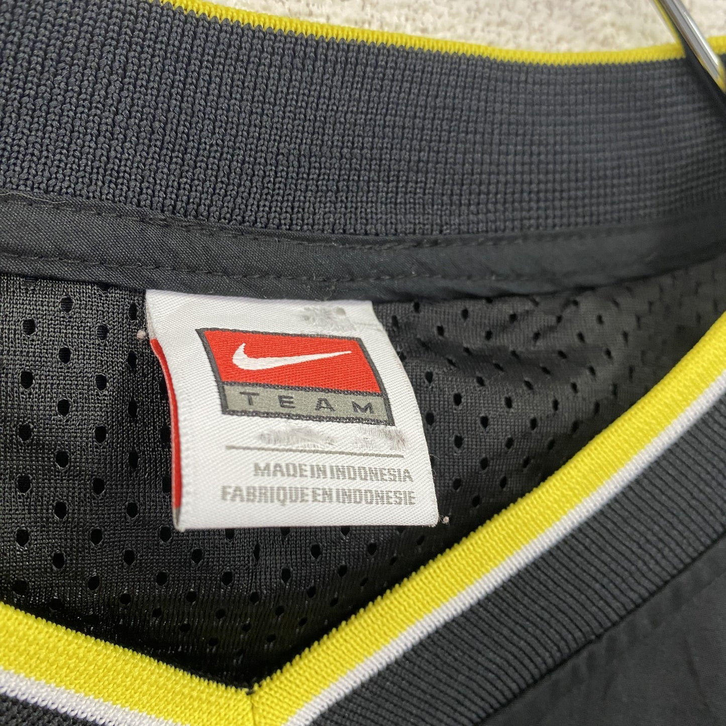 NIKE　ナイキ　ナイロンジャケット　プルオーバー　黒　ブラック　