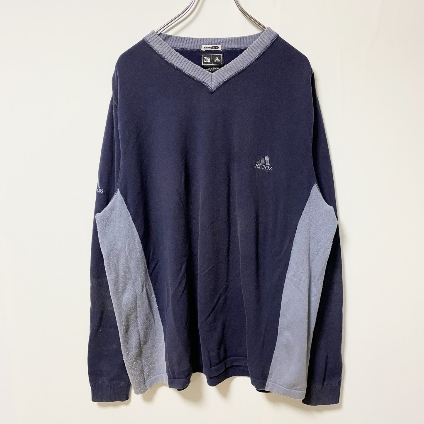 古着 used adidas climalite アディダス　クライマライト　長袖Vネックロゴ刺繍スウェット　トレーナー　ネイビー