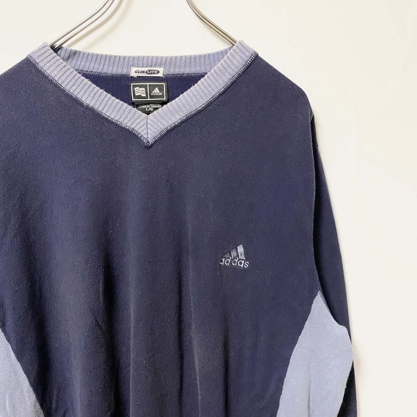 古着 used adidas climalite アディダス　クライマライト　長袖Vネックロゴ刺繍スウェット　トレーナー　ネイビー