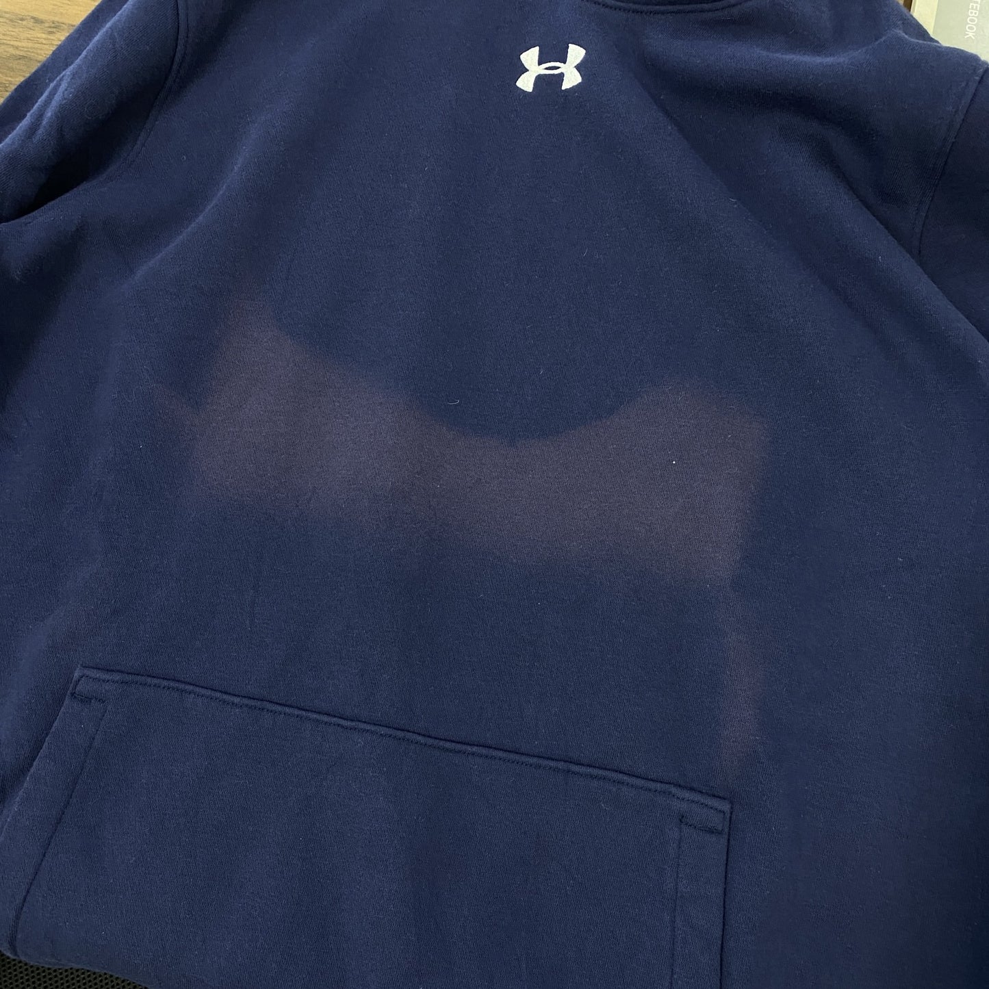 古着 used　UNDER ARMOUR　長袖ワンポイント刺繍パーカー　スウェットプルオーバー　紺　ネイビー　秋冬服　Lサイズ