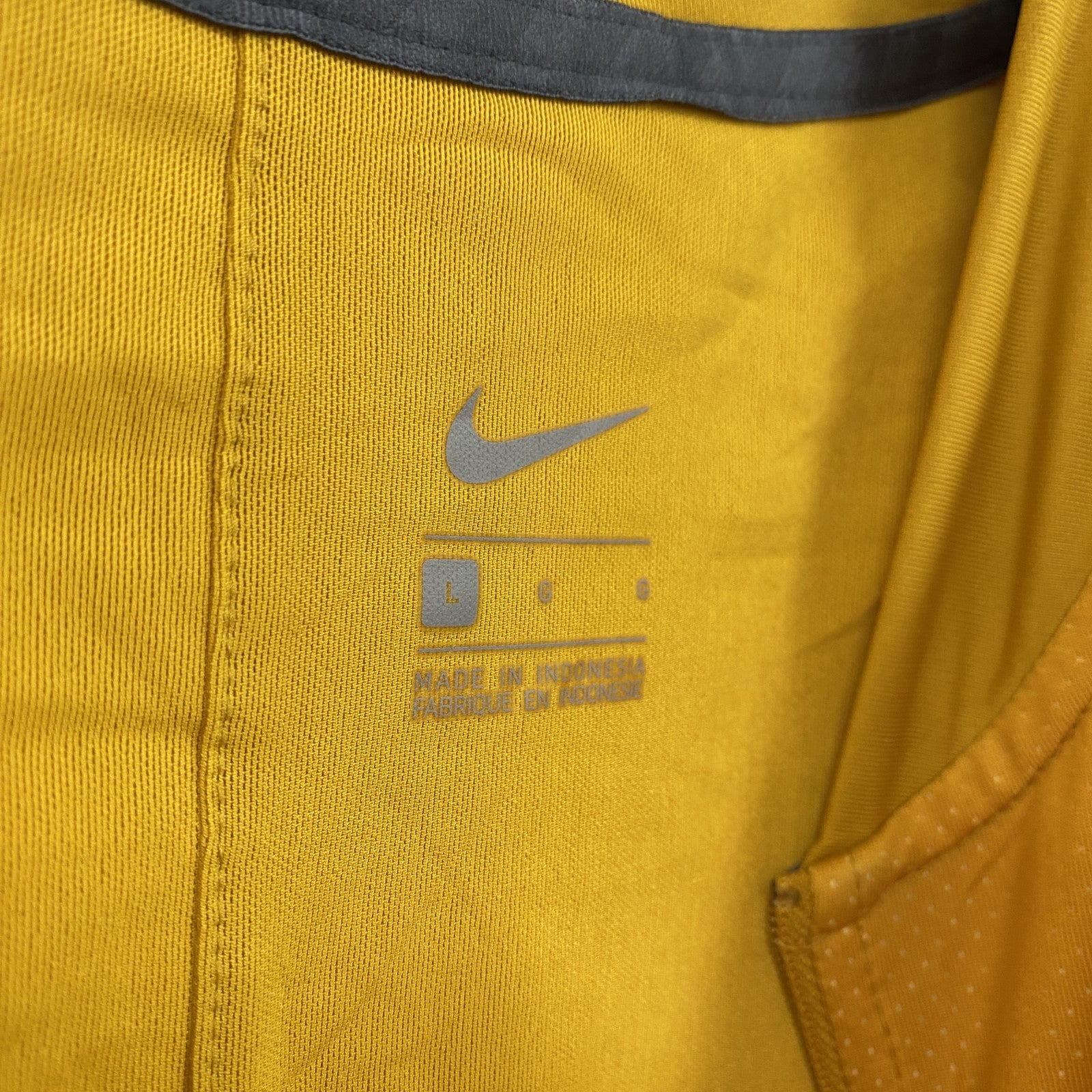 NIKE　ナイキ　半袖　ハーフジップナイロンジャケット　スウッシュロゴ　黄色　イエロー　Lサイズ