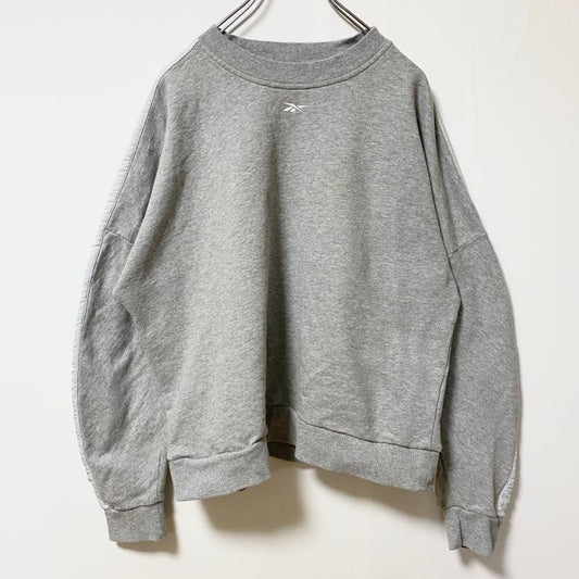 古着 used Reebok リーボック　長袖クルーネックワンポイントロゴ刺繍スウェット　トレーナー　オーバーサイズ　グレー　