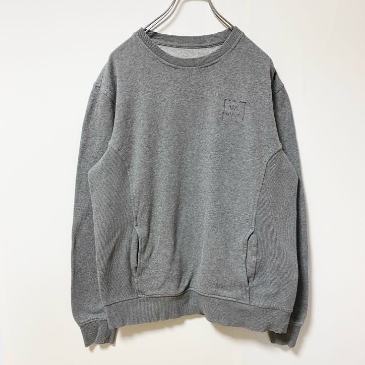 古着 used RVCA ルーカ　長袖ワンポイントロゴ刺繍スウェット　トレーナー　クルーネック　ノームコア　グレー　Mサイズ