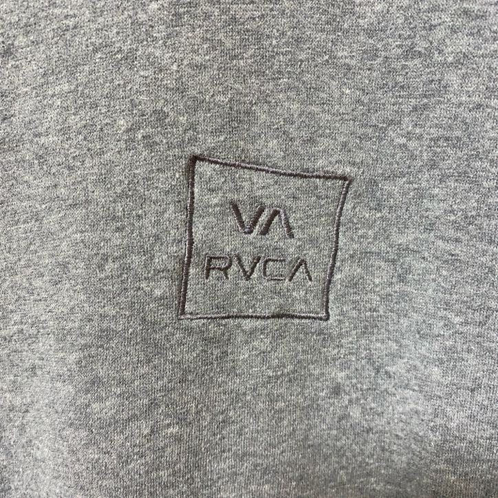 古着 used RVCA ルーカ　長袖ワンポイントロゴ刺繍スウェット　トレーナー　クルーネック　ノームコア　グレー　Mサイズ