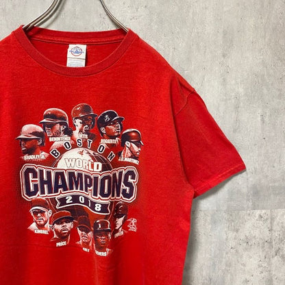 古着 used　MLB BOSTON WORLD CHAMPIONS 2018　半袖プリントTシャツ　野球　スポーツ　赤　Mサイズ