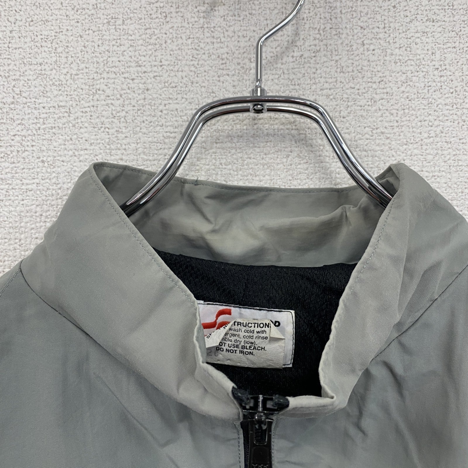 00s　米軍　U.S.ARMY　トレーニングジャケット　ナイロンジャケット　ヴィンテージ　灰色　グレー　Mサイズ