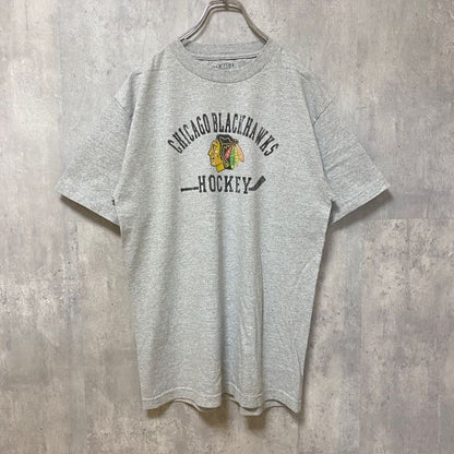 古着 used　NHL　Chicago Black Hawks　アイスホッケー　半袖プリントTシャツ　グレー　スポーツ　レトロ