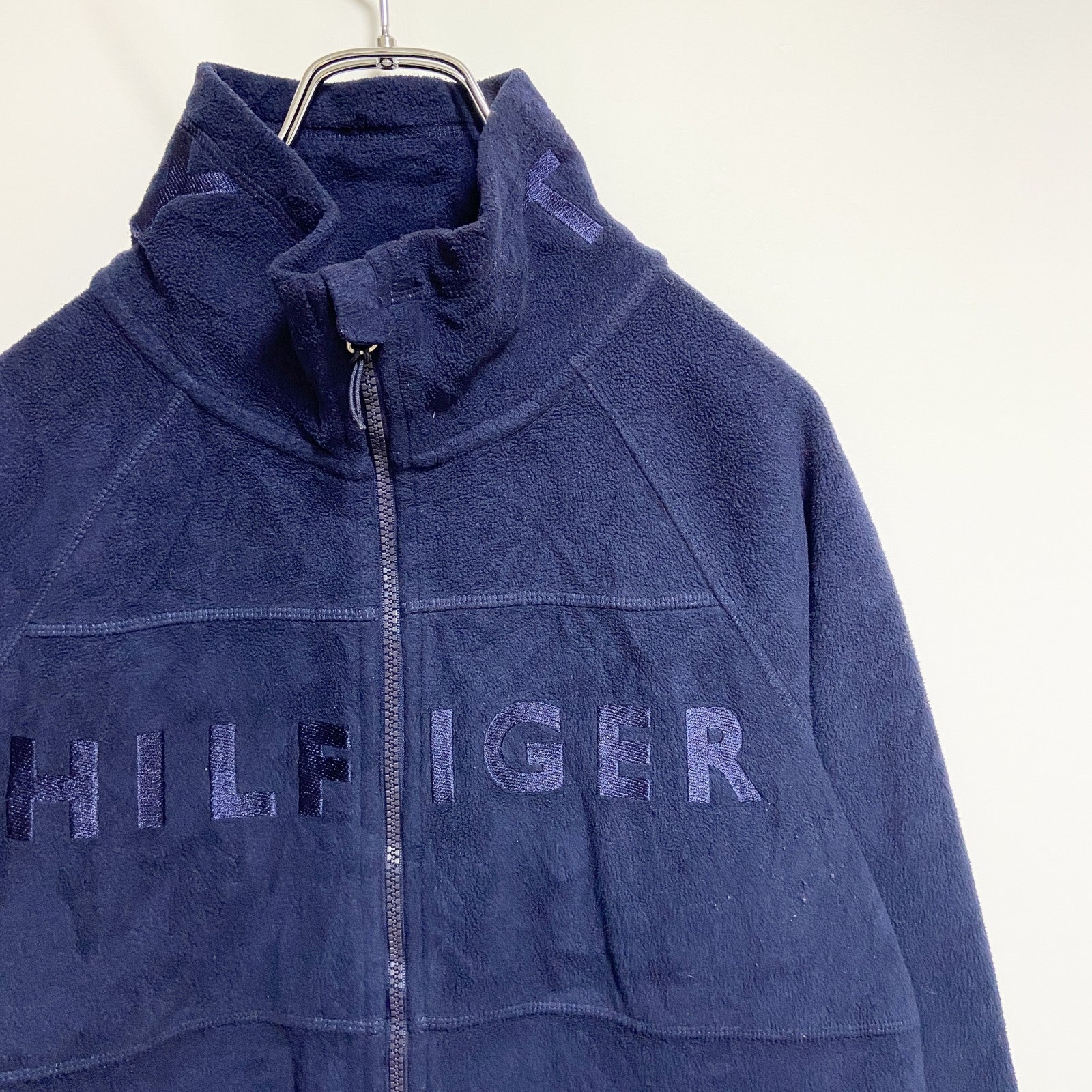 古着 used　トミーヒルフィガースポーツ　長袖フルジップフリースジャケット　紺　ネイビー　ハイネック　ポイント刺繡ロゴ　Mサイズ