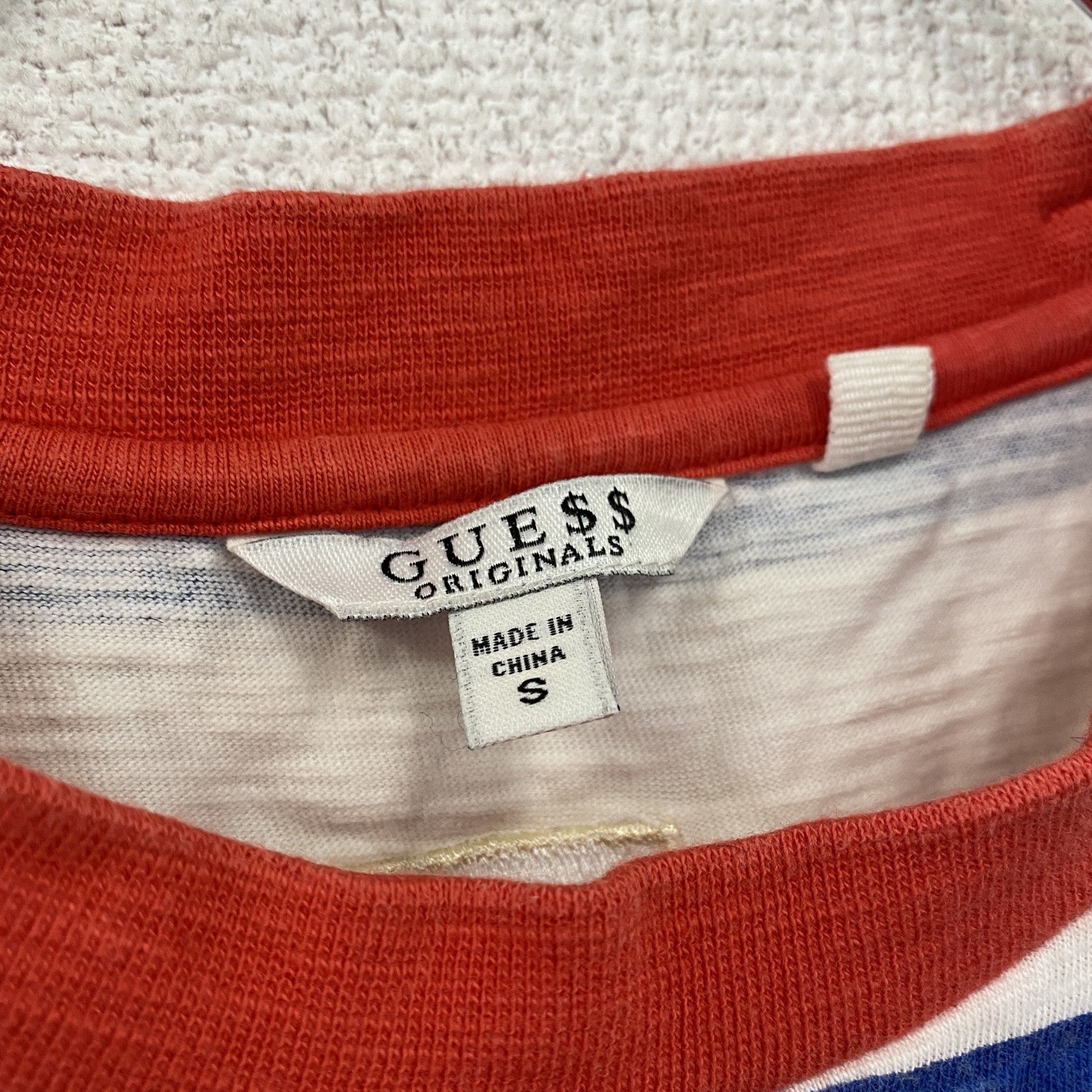 GUESS　ゲス　半袖プリントリンガーTシャツ　刺繍ロゴ　ボーダー柄　赤　レッド　白　ホワイト　Sサイズ