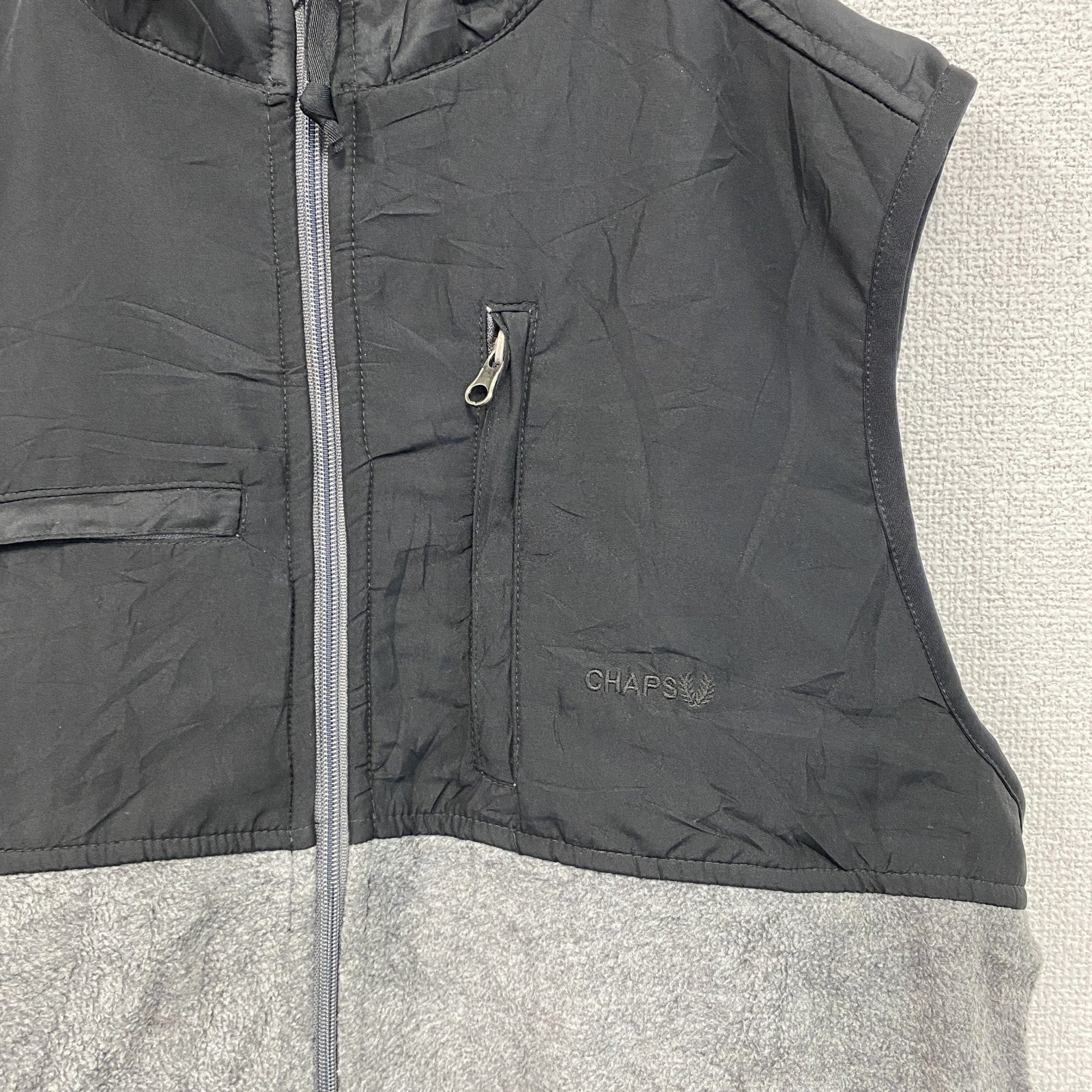 CHAPS　チャップス　ハイネックニットベスト　ワンポイント刺繍　シンプル　黒　ブラック　グレー　Lサイズ