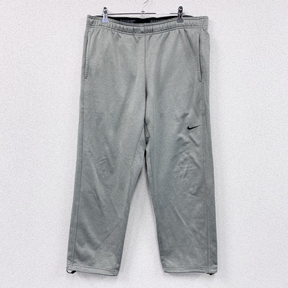 NIKE　ナイキ　THERMA-FIT　スウェットパンツ　ドロスト　スウッシュ　灰色　グレー　XLサイズ