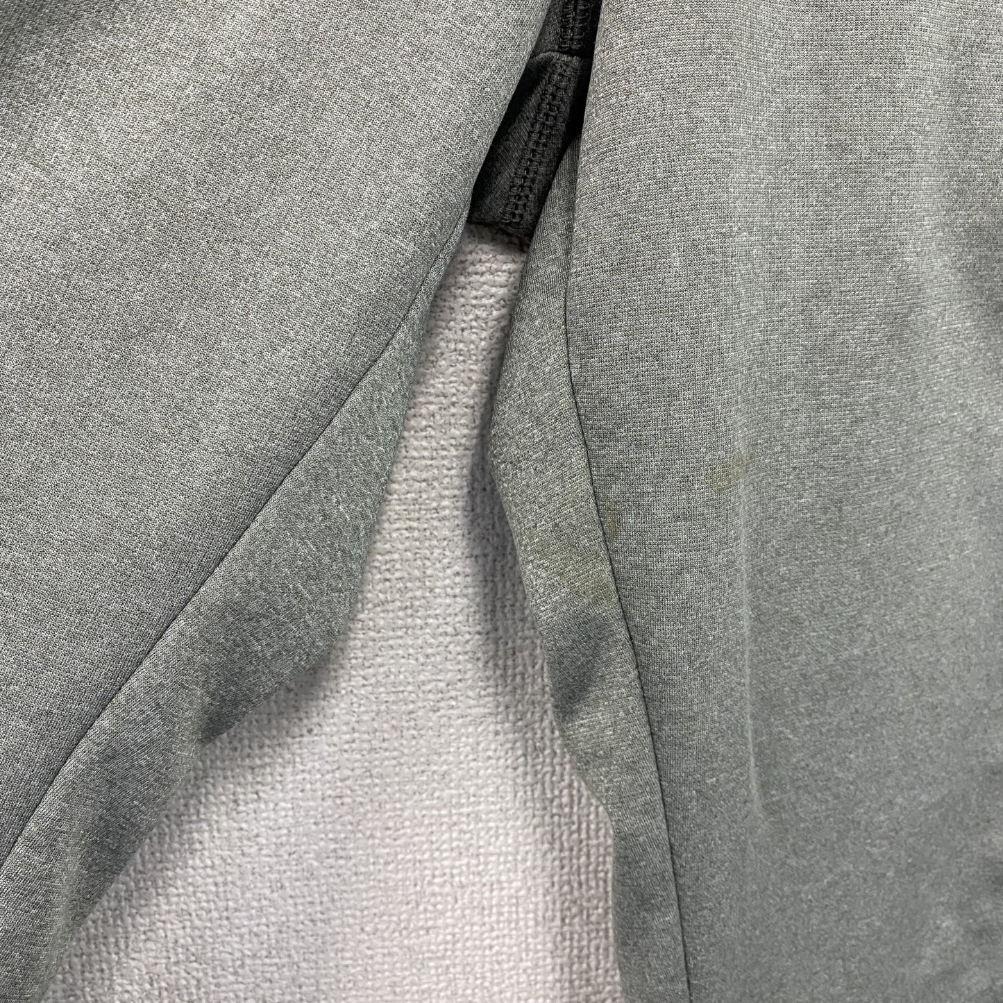 NIKE　ナイキ　THERMA-FIT　スウェットパンツ　ドロスト　スウッシュ　灰色　グレー　XLサイズ