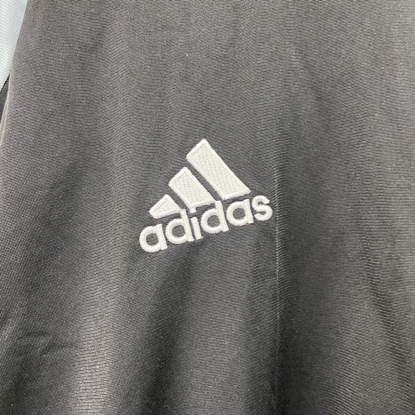 adidas　アディダス　トラックジャケット/ジャージ　パフォーマンスロゴ　デカロゴ　黒　ブラック　2XLサイズ