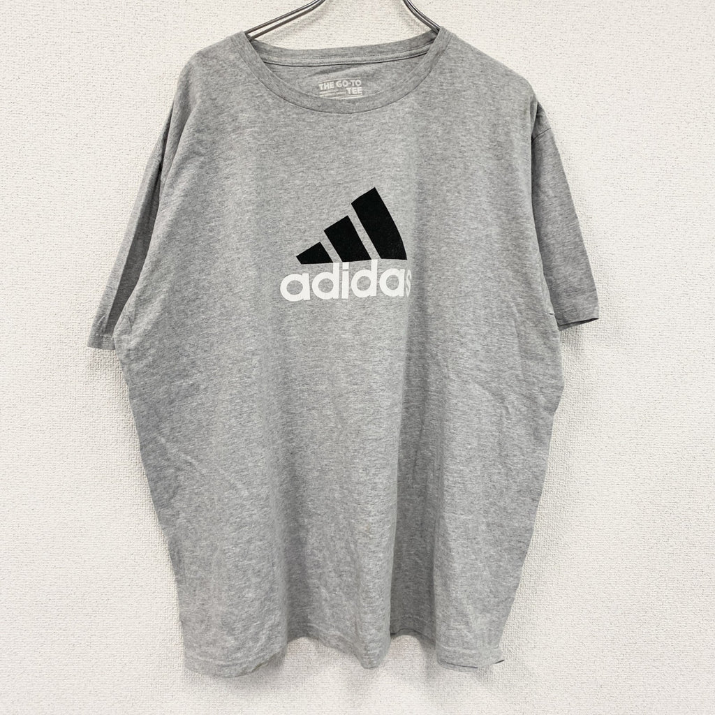 adidas　アディダス　半袖プリントTシャツ　パフォーマンスロゴ　灰色　グレー　2Xサイズ