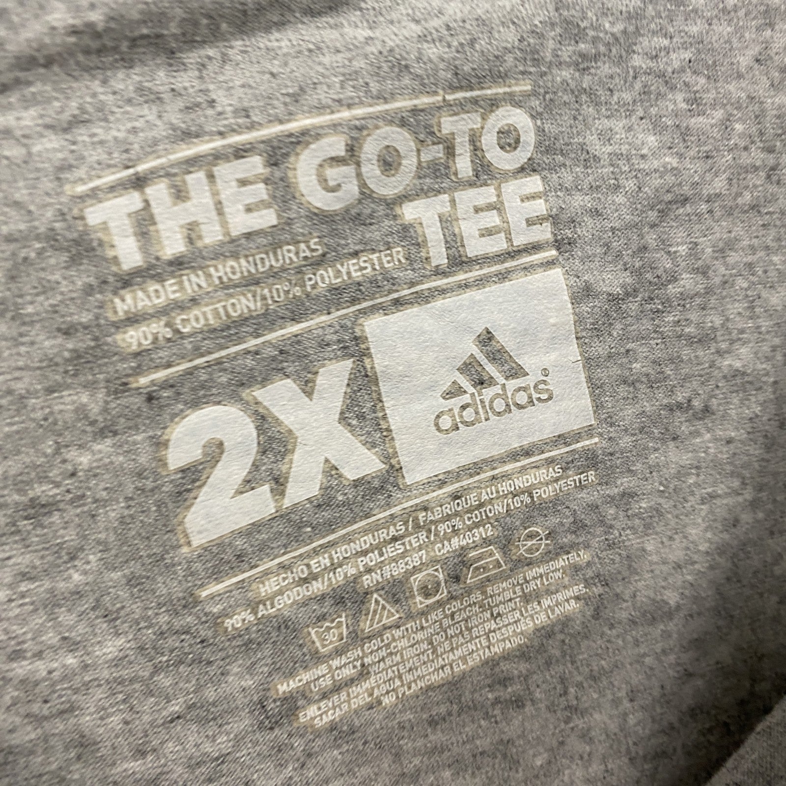 adidas　アディダス　半袖プリントTシャツ　パフォーマンスロゴ　灰色　グレー　2Xサイズ