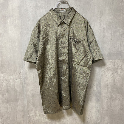 古着 used　雁　EUROPE　半袖総柄シャツ　幾何学模様　ネイティブ柄　光沢感　奇抜　個性的　レトロ