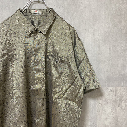 古着 used　雁　EUROPE　半袖総柄シャツ　幾何学模様　ネイティブ柄　光沢感　奇抜　個性的　レトロ