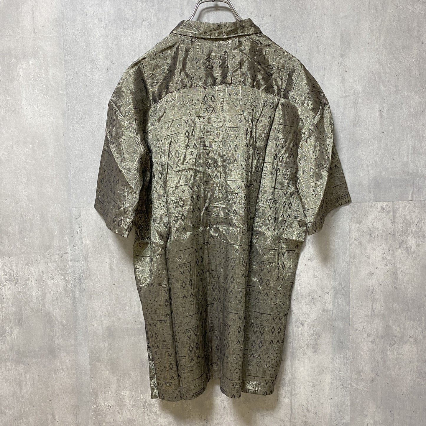 古着 used　雁　EUROPE　半袖総柄シャツ　幾何学模様　ネイティブ柄　光沢感　奇抜　個性的　レトロ